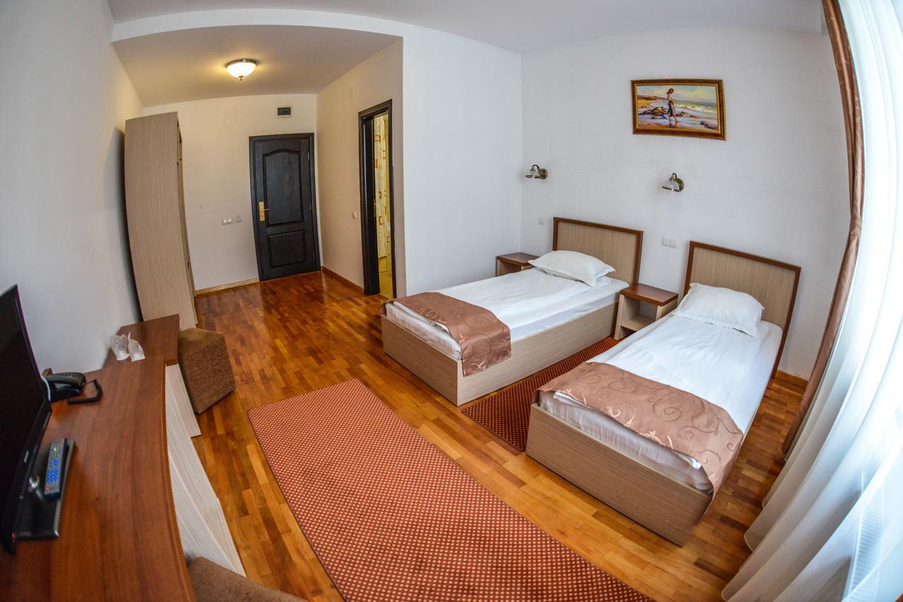 Hotel Posada Ramnicu Valcea Exterior foto