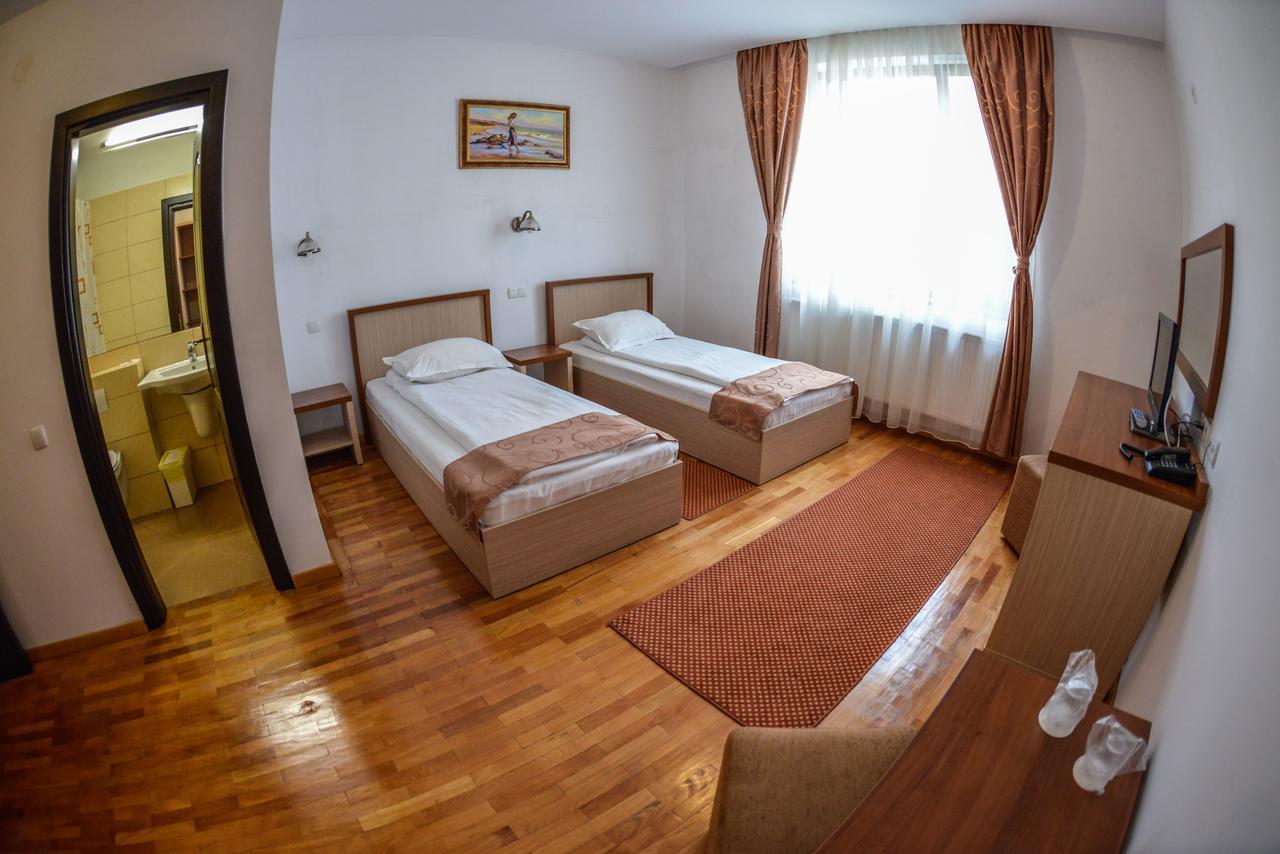 Hotel Posada Ramnicu Valcea Exterior foto