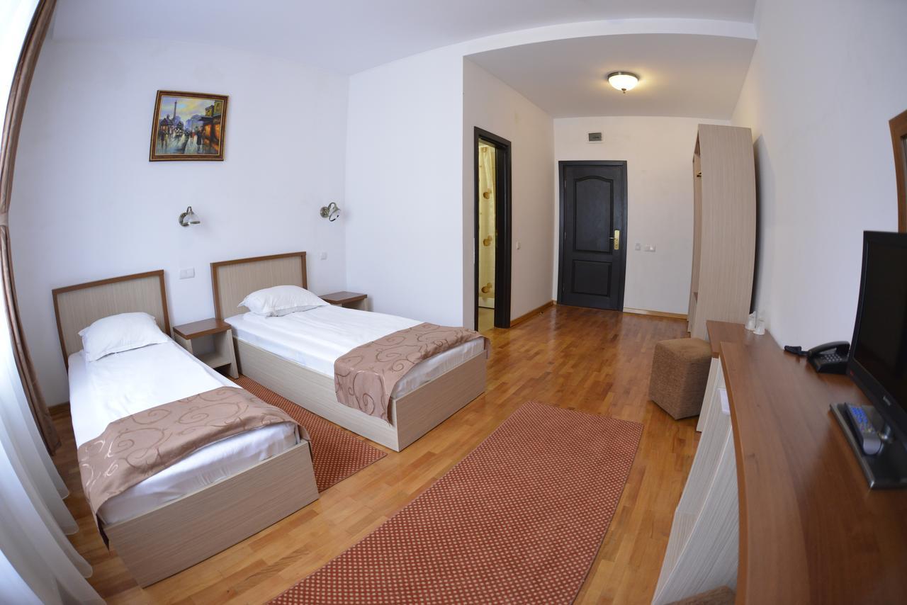 Hotel Posada Ramnicu Valcea Exterior foto